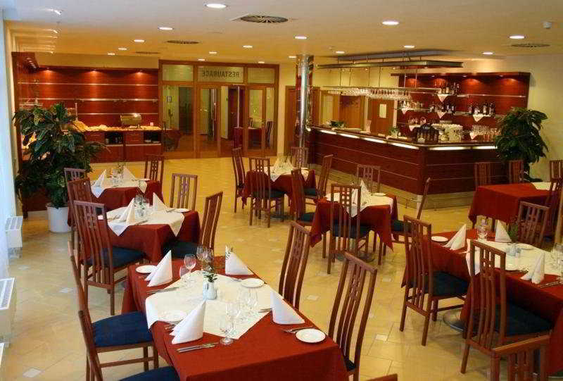 Ramada Airport Hotel Praha Restaurace fotografie