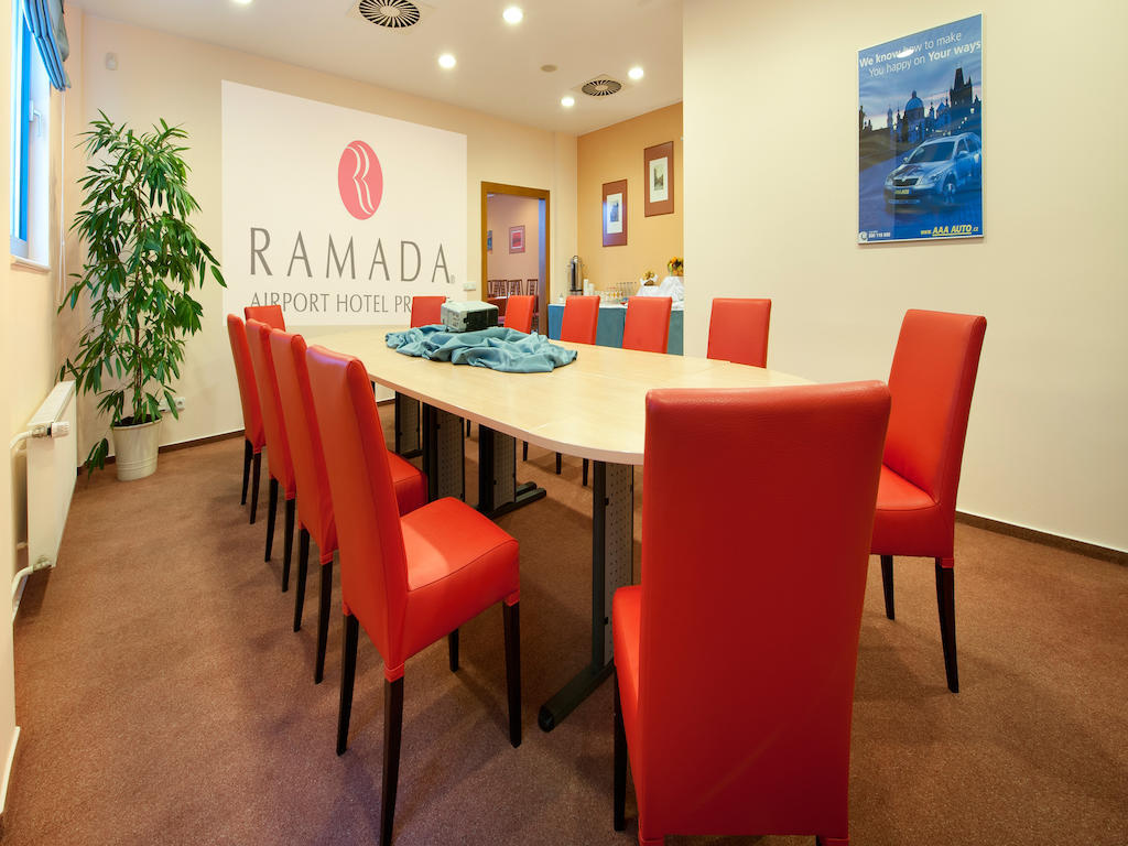 Ramada Airport Hotel Praha Exteriér fotografie